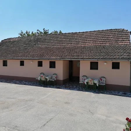 Hacijenda Mali Raj Apartment